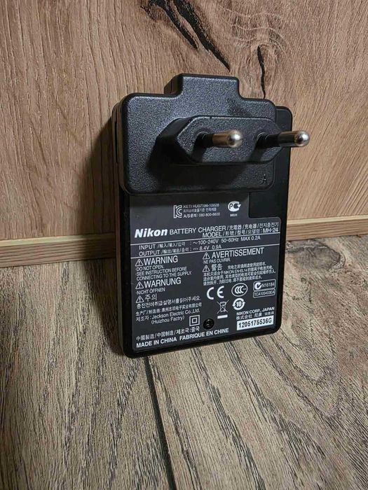 Зарядно Nikon MH-24