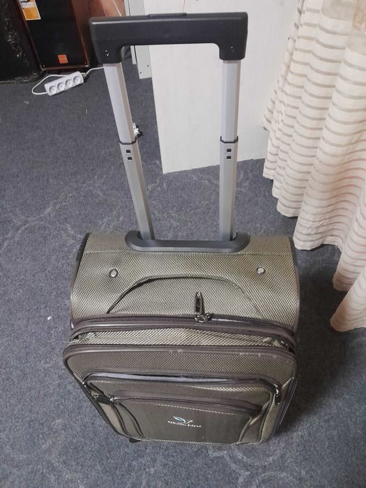 Чемодан сотилади