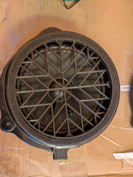 Boxa/difuzor usa fata-spate Audi A6 C6/4F