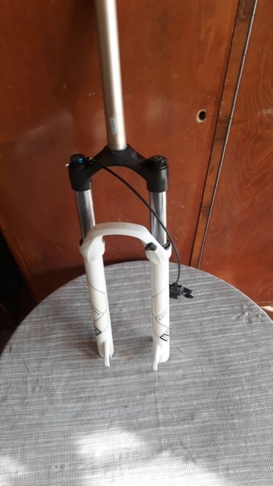 Обменяю оригинал вилку Rock shox на шоссе дуалы автоматы