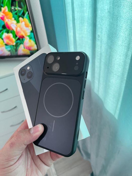 Продам iPhone 13