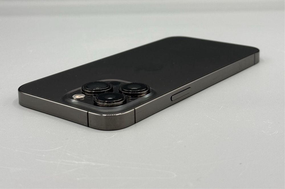 iPhone 13 PRO • 256 GB • 93% Bateria