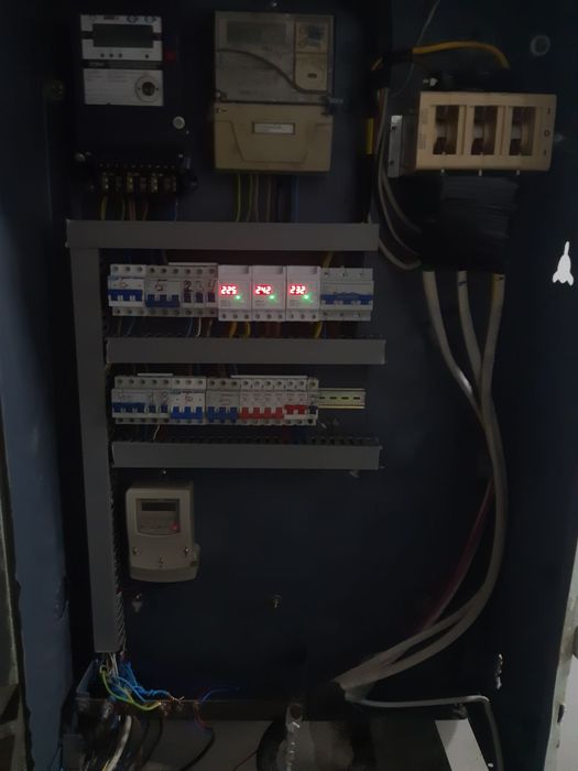 Электрик Профессионал электромонтёр.