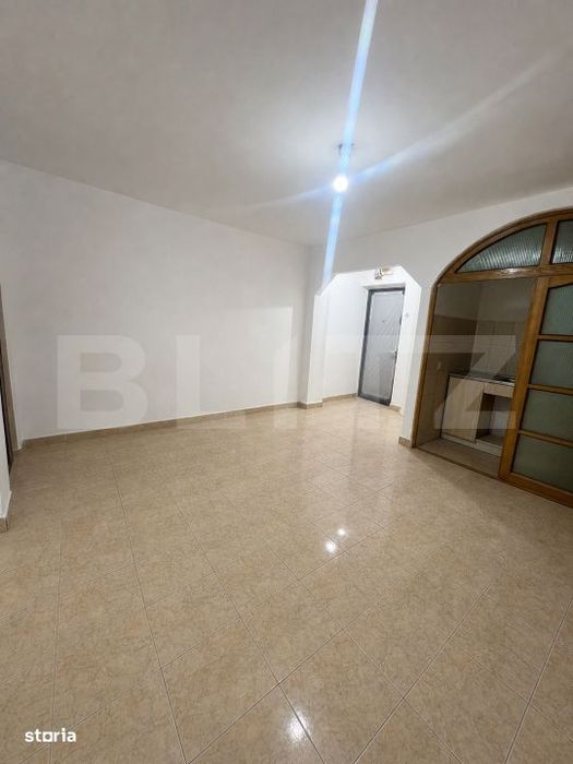 Apartament/Spatiu comercial pentru Amanet/Frizerie/Salon -Acces din Bl