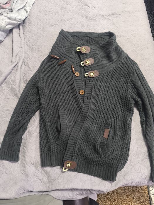 Продам зимний свитер, кофту.