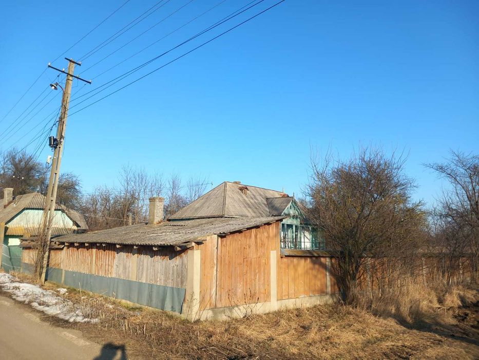 Vând teren 3.850 m2 cu casă batraneasca in com.Raucesti