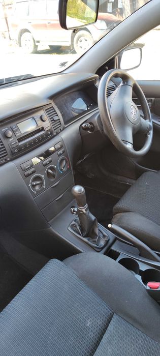 Продавам Тойота Корола