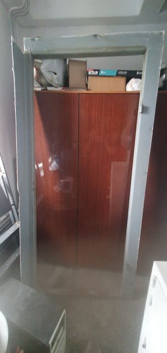 Продам металлическую дверь.