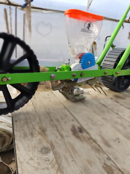 Semanatoare manuala pe 1 rand.