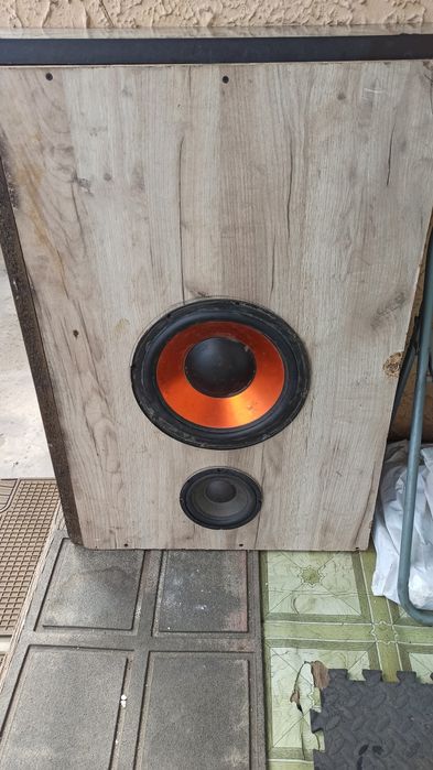 Sistem  statie amplificator  Sony plus subwoofer 
Include cabluri alimentare și sunte
Difuzoare mari