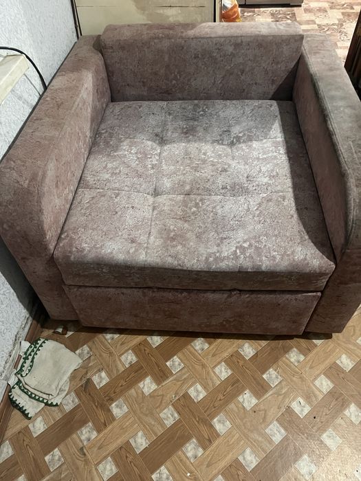 Продам диван с креслом.