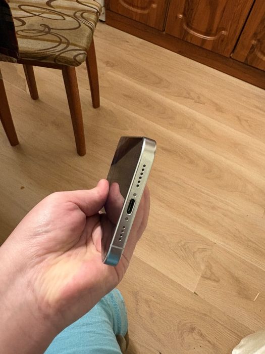 Продам IPHONE 16 pro max на 256гб