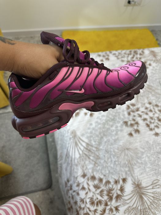 Adidasi nike TN