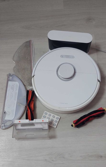 Фирменный робот пылесос Ксиоми.