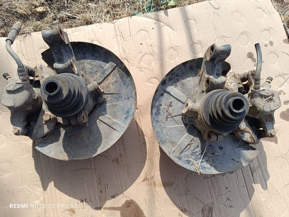 Останали части от ауди 80 б4 2.0 90кс носачи спирачни апарати