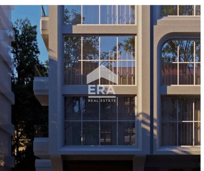 Двустаен апартамент със собствен двор, в новострояща се сграда в истор