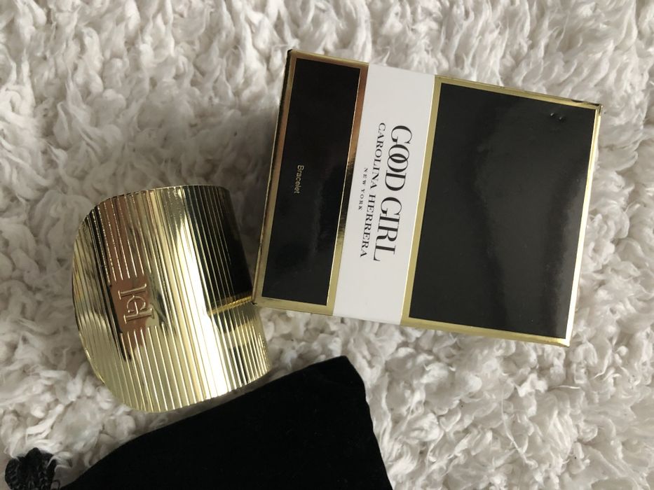 Гривна Carolina Herrera