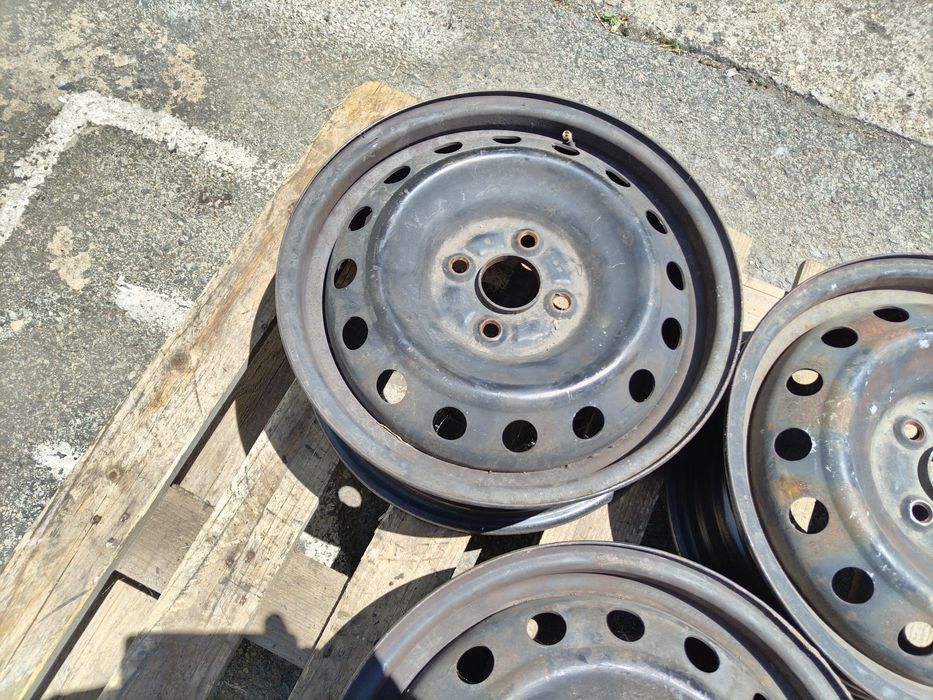 15 цола 4 х 100 мм Хюндай И20 - 5,5 инча / ЕТ 51