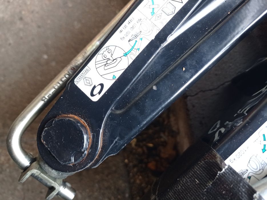 Оригинален  крик+ключ Renault Megane3/Laguna3/Scenic