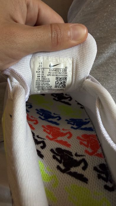 Продам кроссовки Nike
