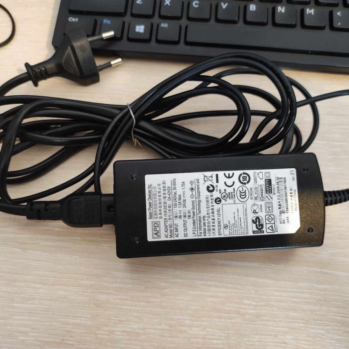 С ГАРАНЦИЯ! Logitech G25 волан педали скоростен лост рейсинг симулатор