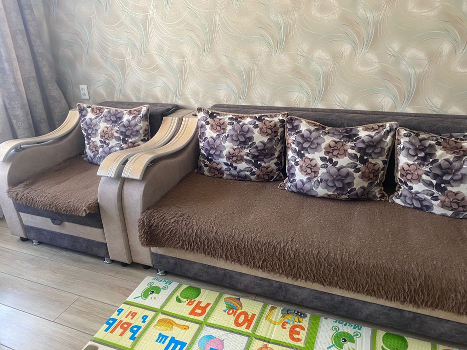 Продам диван и два кресла