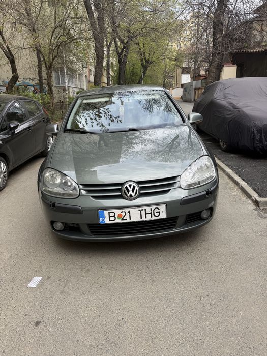 Golf  5. 2004   1.6 FSI