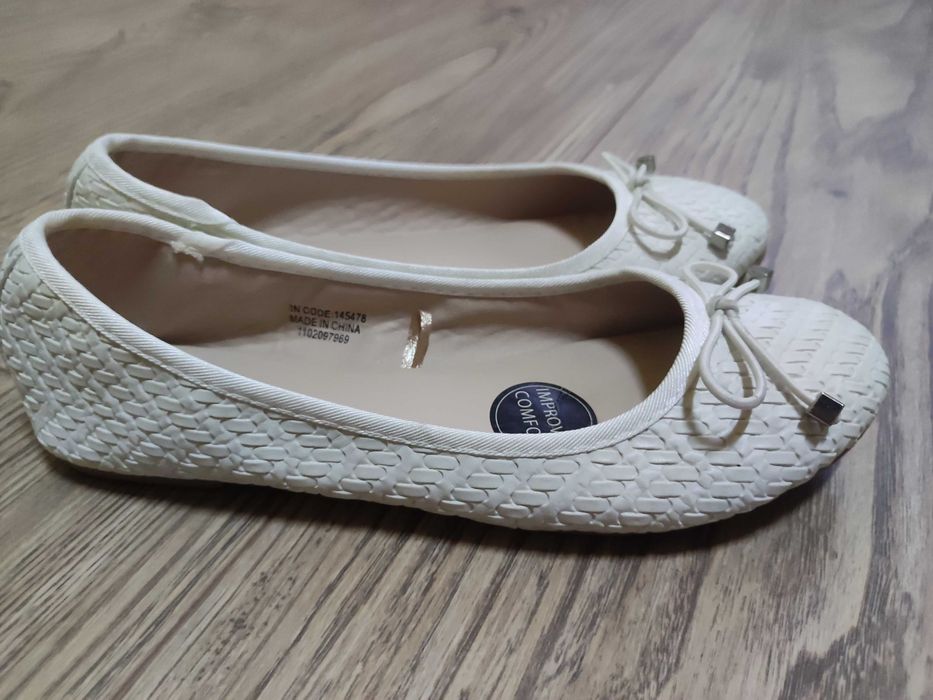 Пантофки в бял цвят