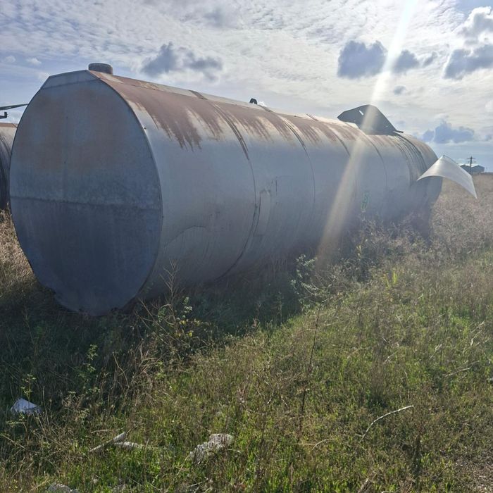 Rezervoare metalice 12x2.5m.