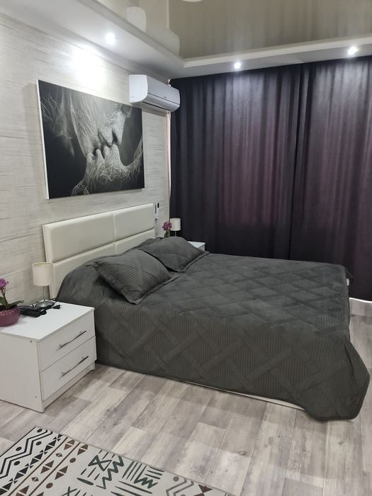 Продам кровать и 2 тумбыб/у