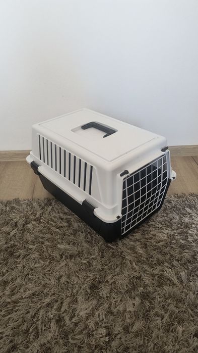 Vând ansamblu, litieră,cușcă de transport și alte accesorii (pisici)