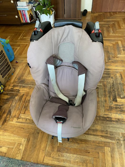 Детско столче за кола “Maxi Cosi- Tobi” + подарък врати с ключове