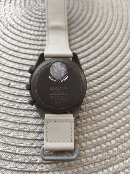 Часовник Omega Swatch