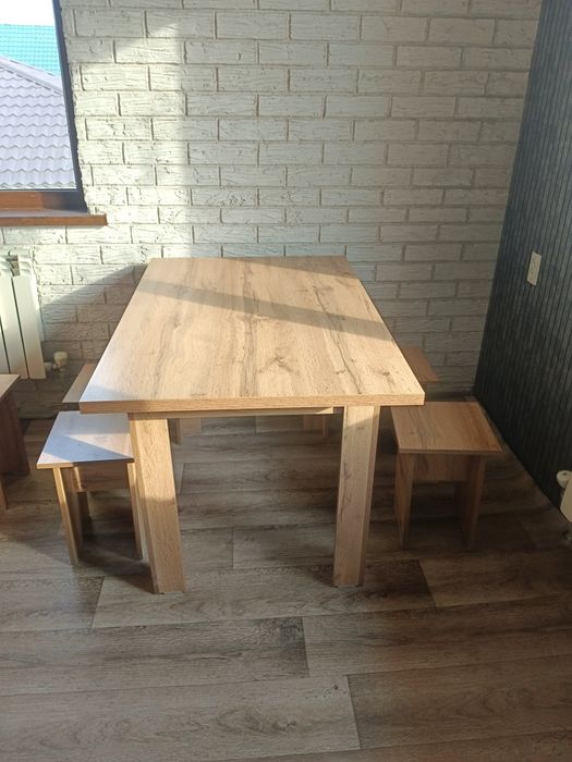 Продам столы со стульчиками,полки