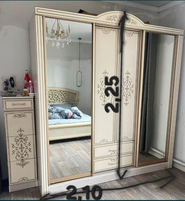 Шифоньер и кровать