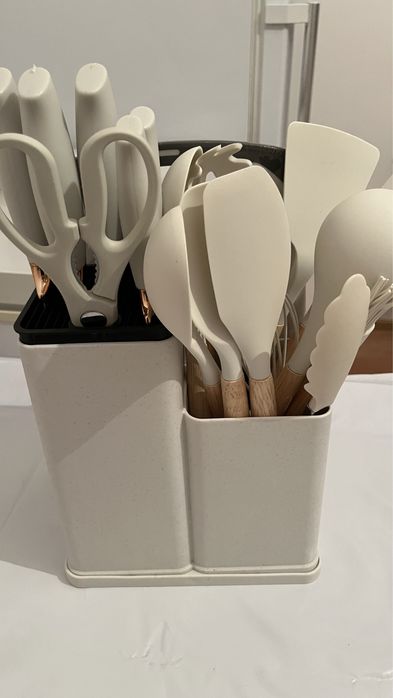 Продам набор кухонных инструментов