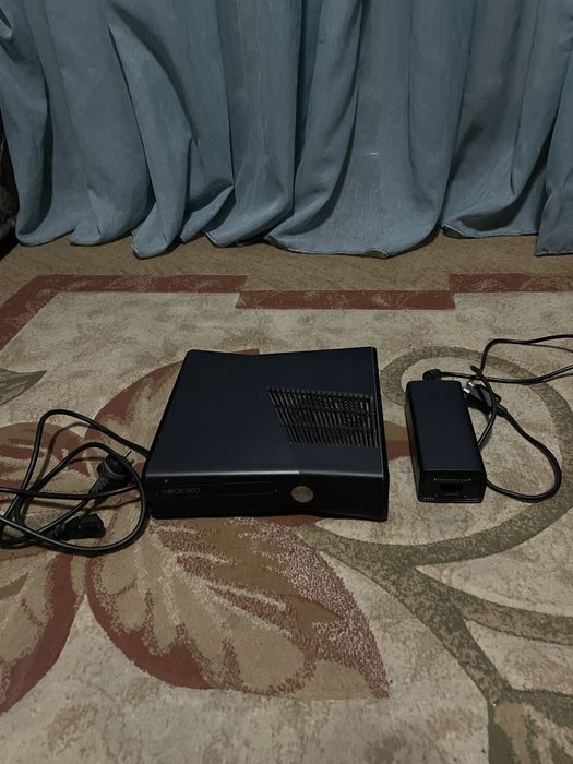 Продаю Xbox 360 slim