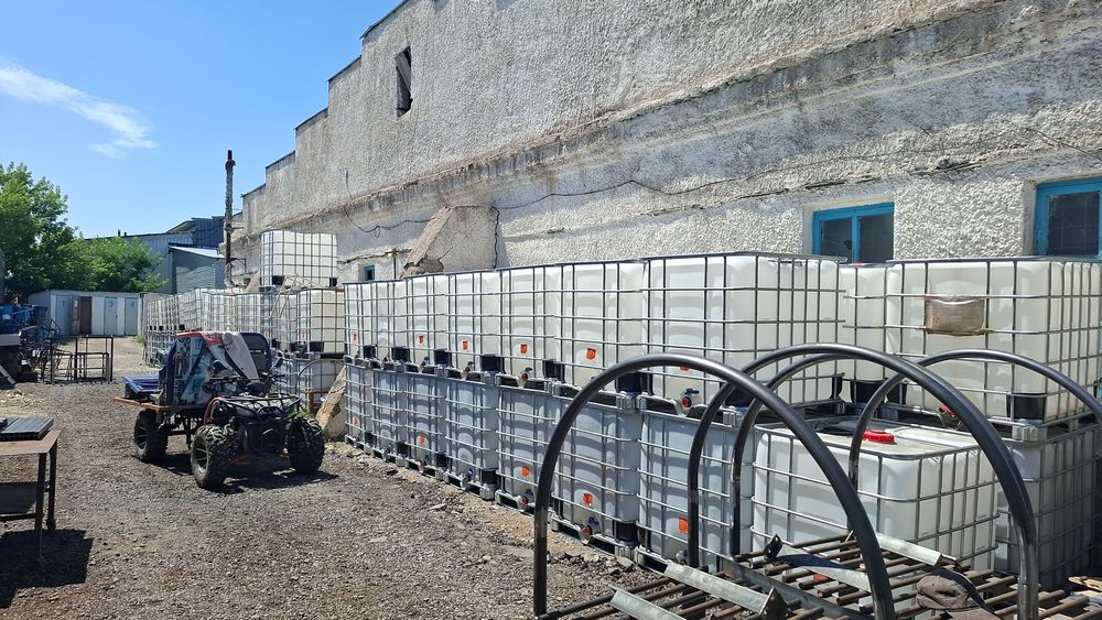 Продам бочки еврокуб посе клея не промываються.