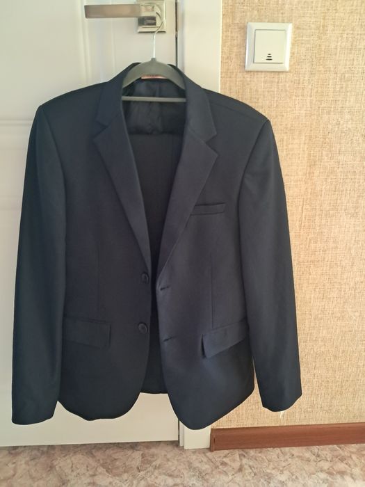 Продам костюм школьный на парня