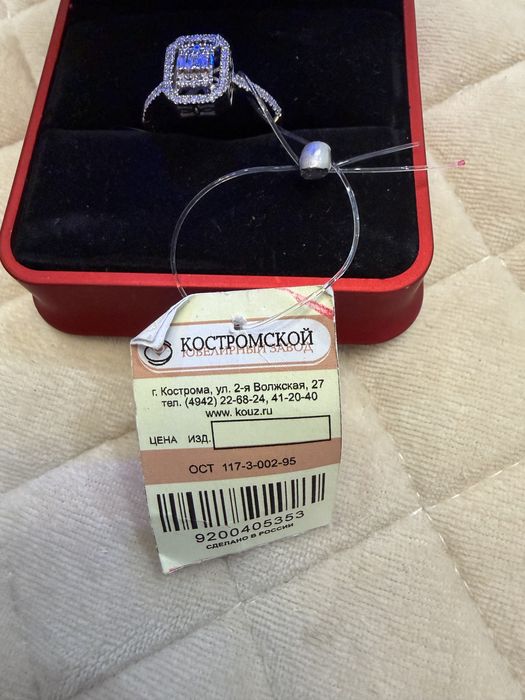 Кольцо с бриллиантом