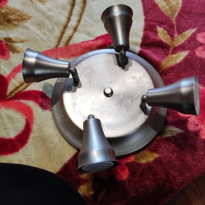 Candelabru led cu patru corpuri de iluminat