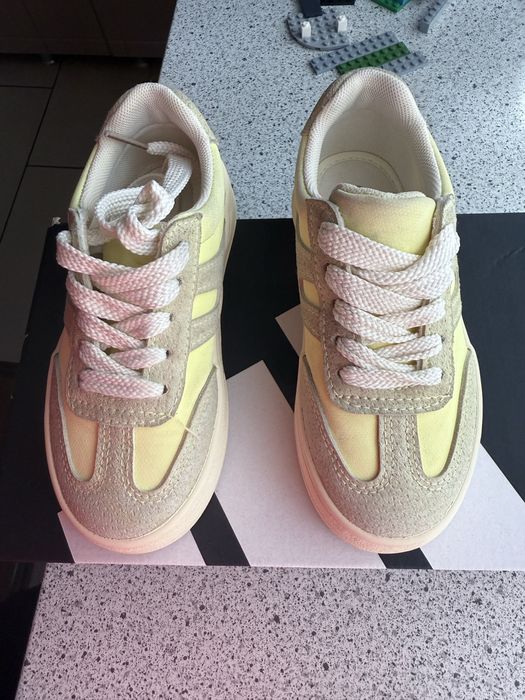 Papuci  Reserved marime 28