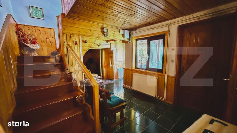 Casa decomandata (P+1E), 220 mp, zona Pietrosita