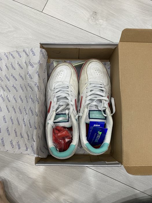 Продам футзалки joma