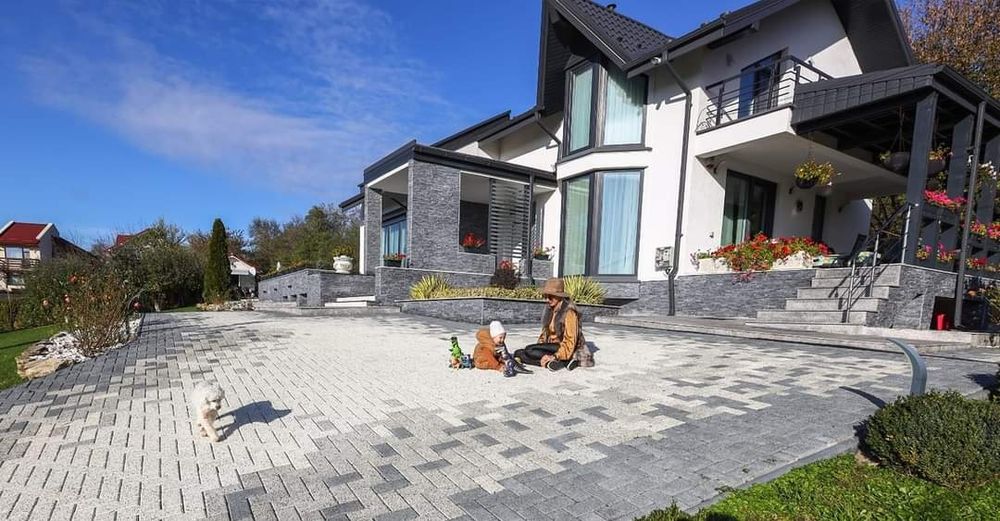 Pavele, pavaje, borduri si garduri semmelrock petra symmetrica