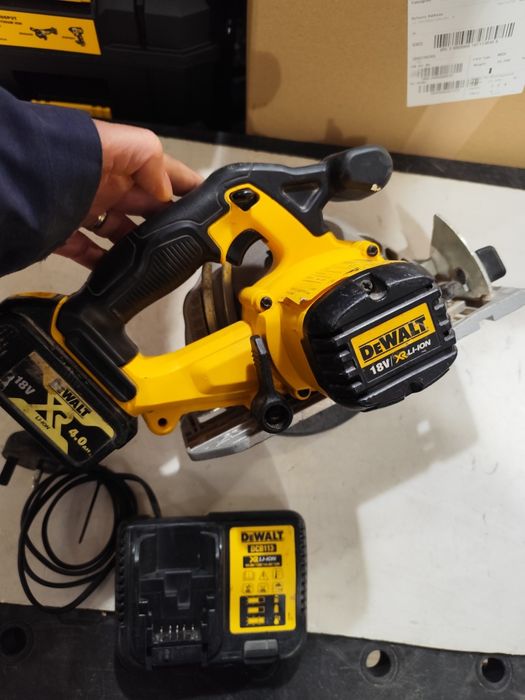 Акумулаторен ръчен циркуляр Девалт DeWALT комплект