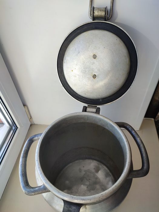 Продам бидон 8л..,флягу 10л.