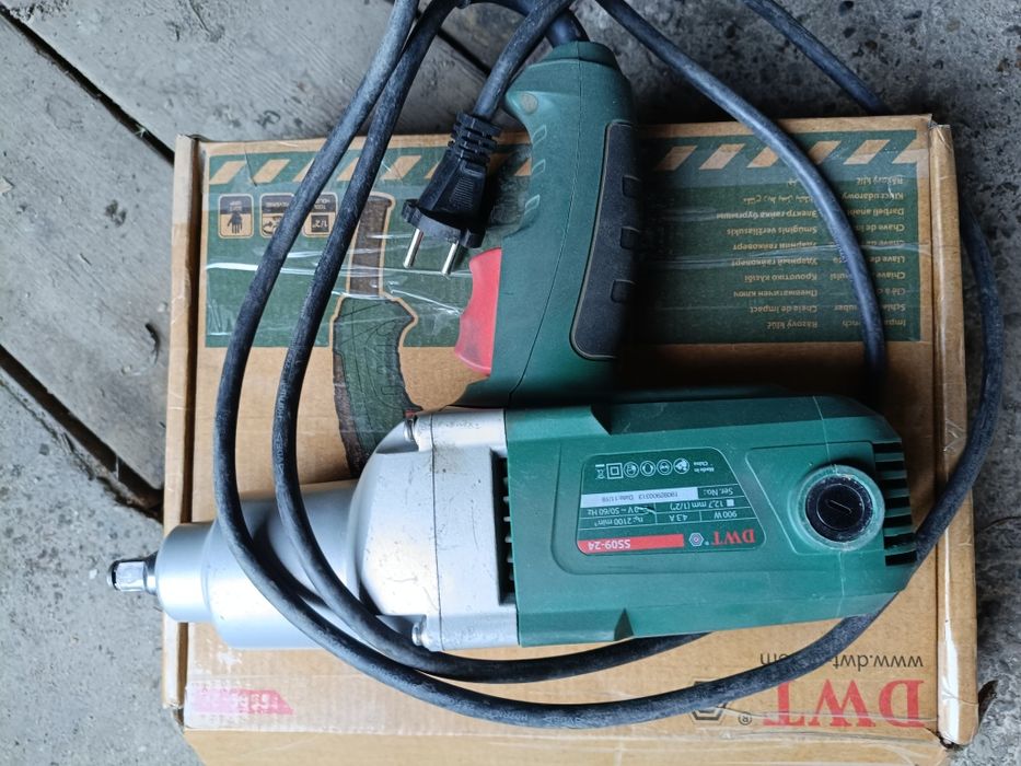 Сетевой ударный гайковёрт DWT