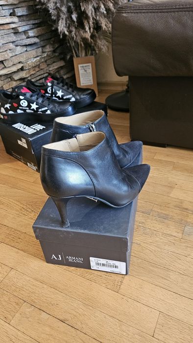 DKNY, Armani jeans, 4US