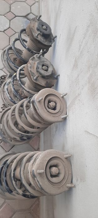 Стойки амортизатора на тойота камри 30 35 объем 3 и 3.3 литра комплект